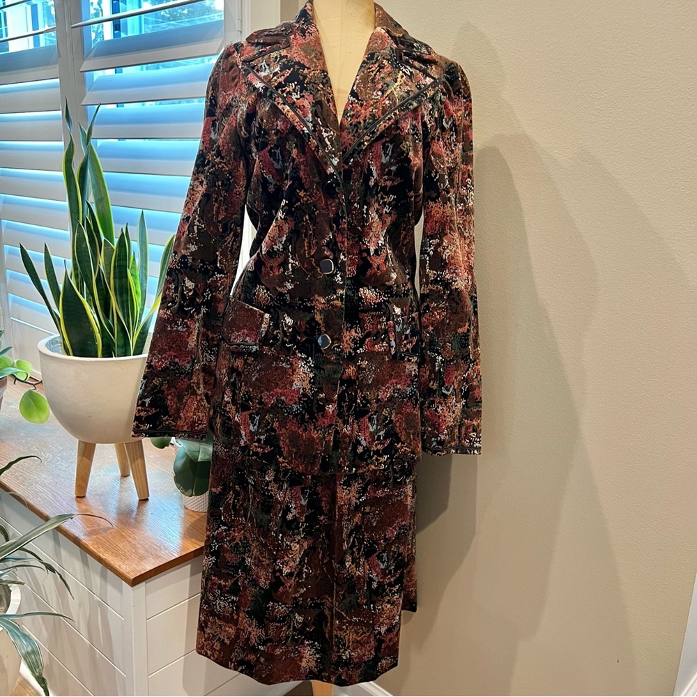 Stunning Vintage Dalton Floral Velvet 3 Piece Suit (Blazer, Pants, Skirt)